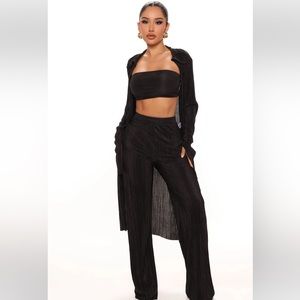 Fashion Nova 3 piece black pant set in good condition size medium